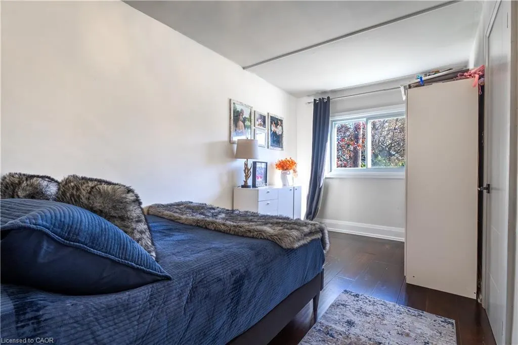 103 Tuxedo Avenue N