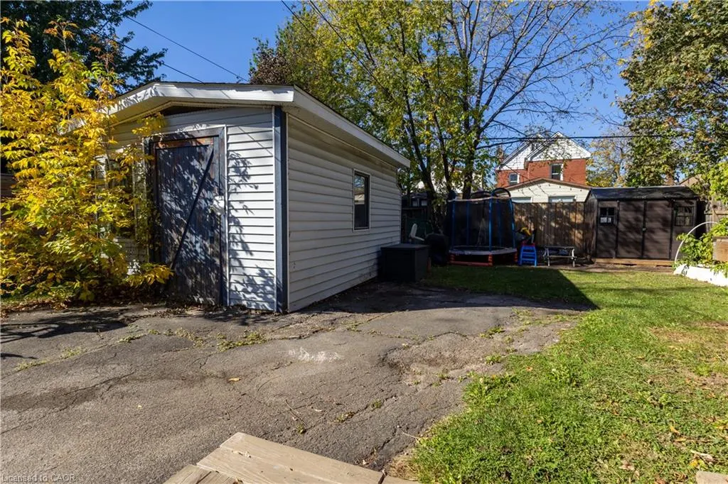 103 Tuxedo Avenue N