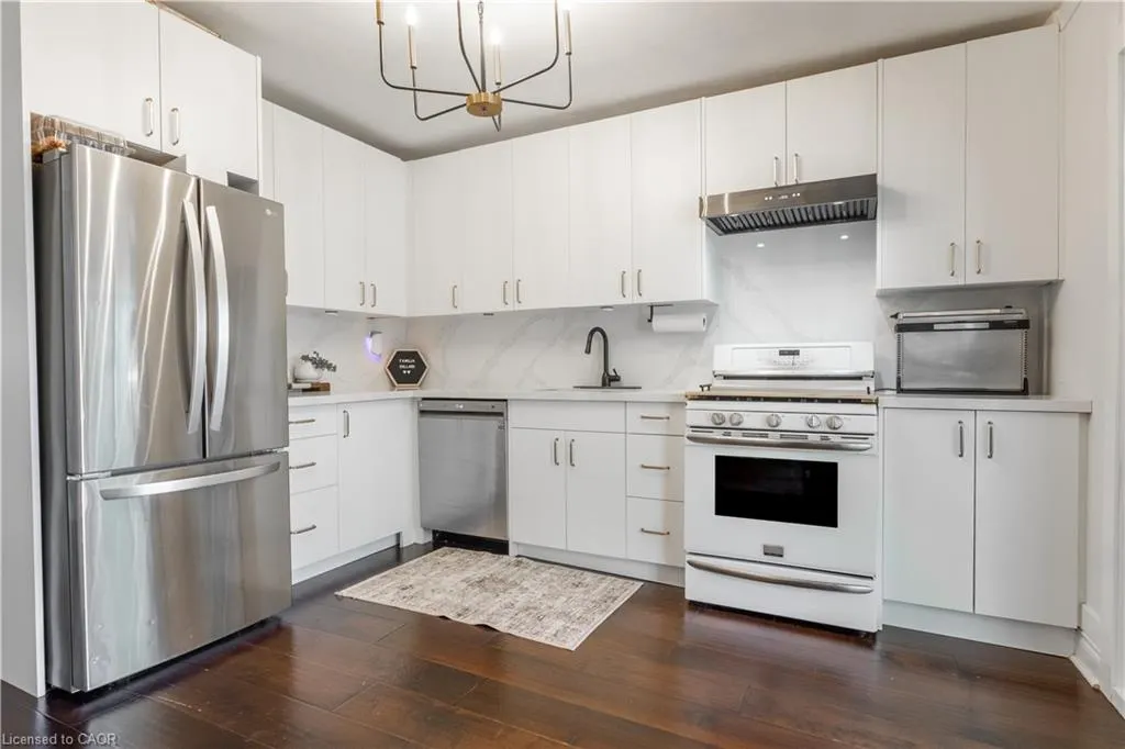 103 Tuxedo Avenue N