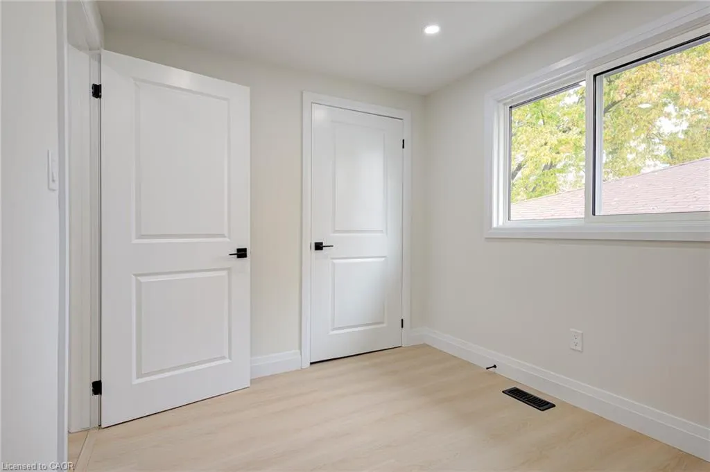 6 Hillside Drive