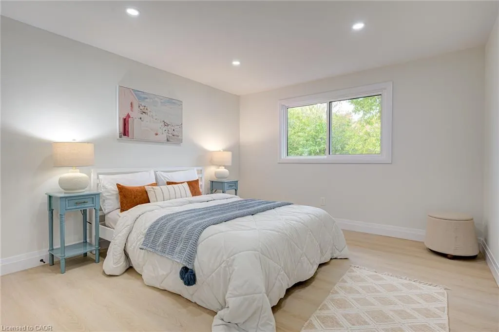 6 Hillside Drive