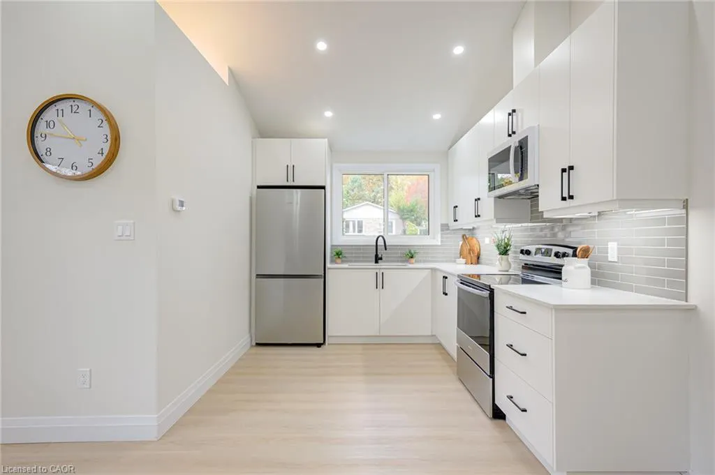 6 Hillside Drive