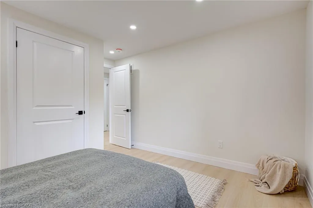 6 Hillside Drive