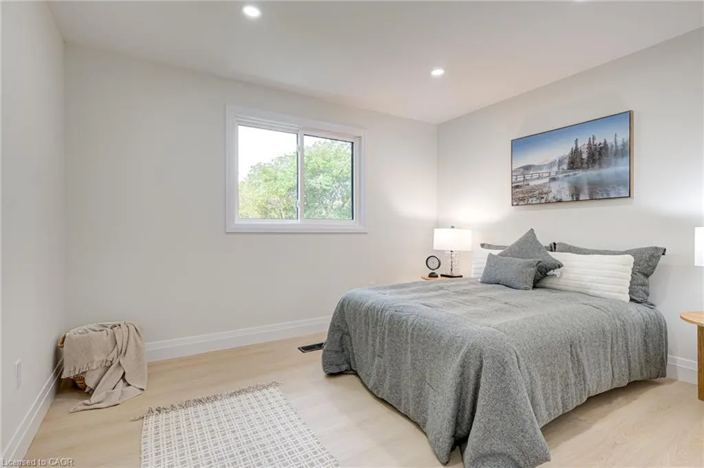 6 Hillside Drive