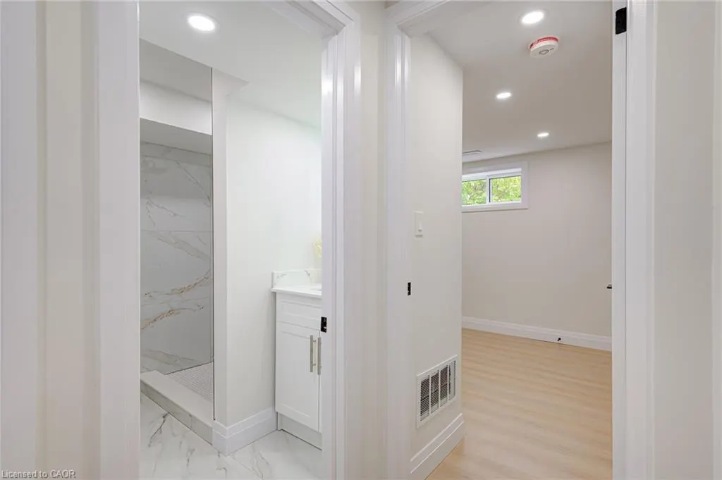 6 Hillside Drive