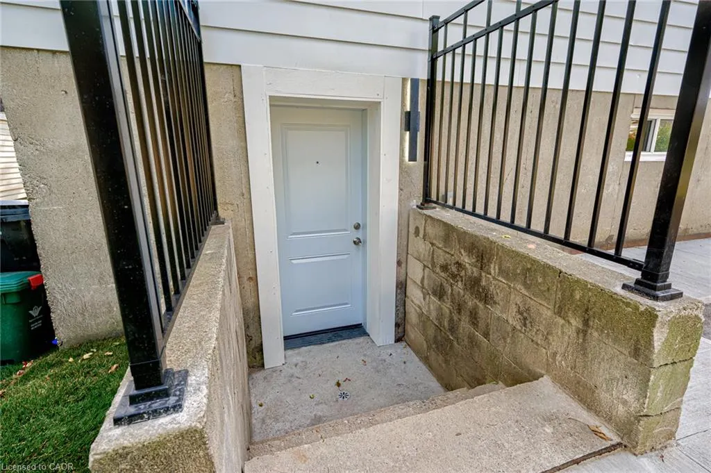 6 Hillside Drive
