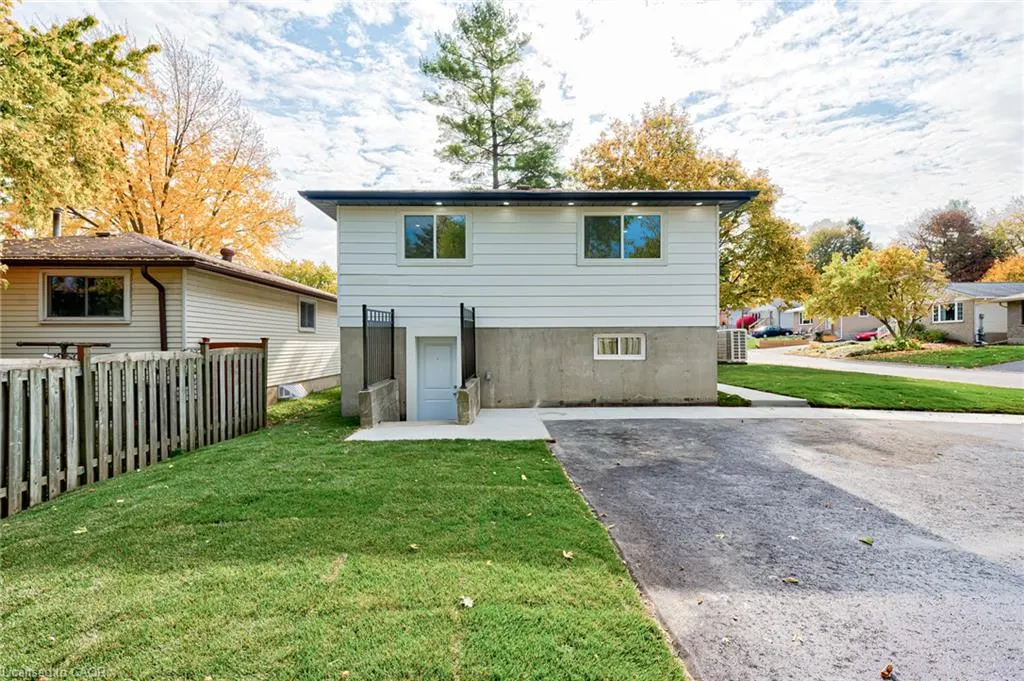 6 Hillside Drive