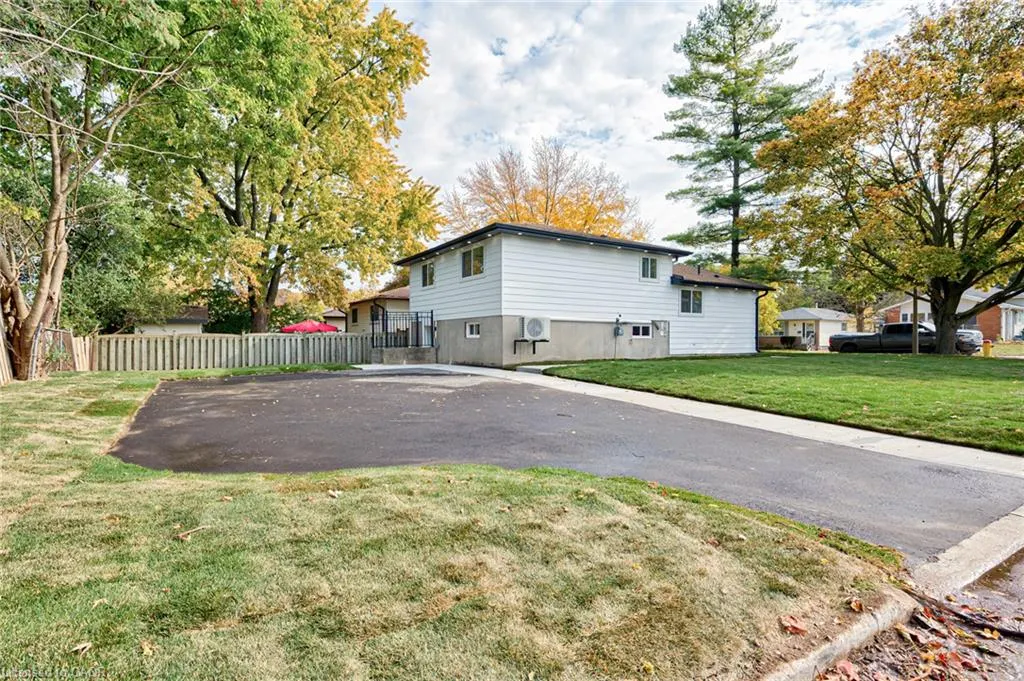 6 Hillside Drive