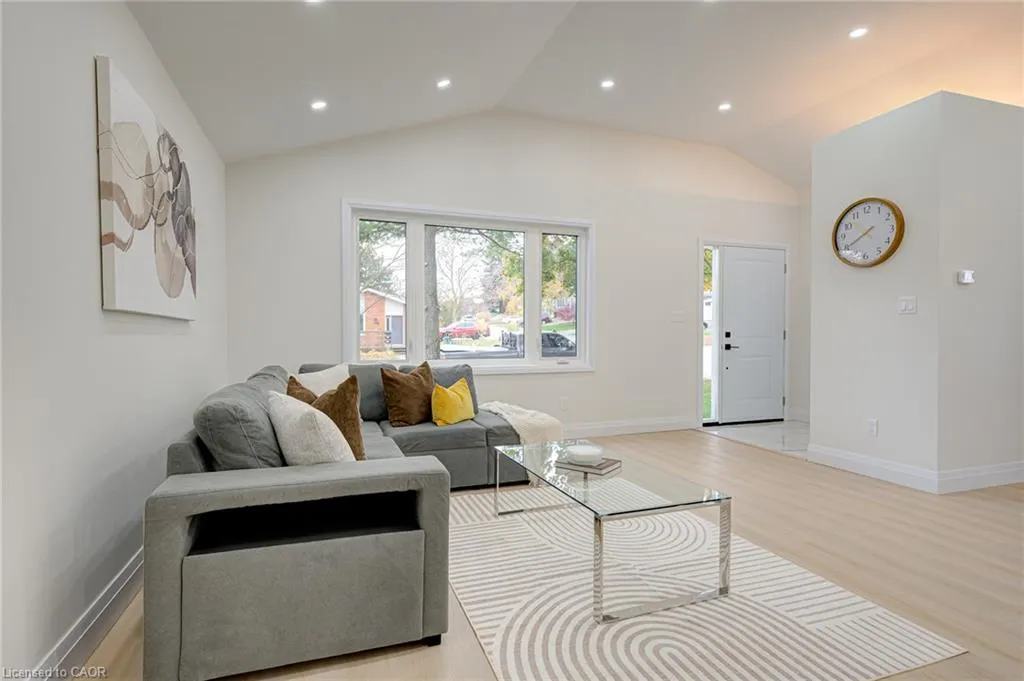 6 Hillside Drive