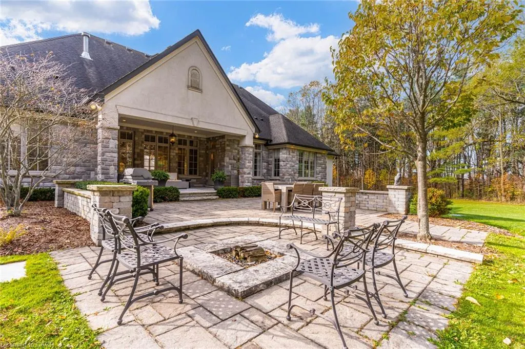 1043 Jerseyville Road W