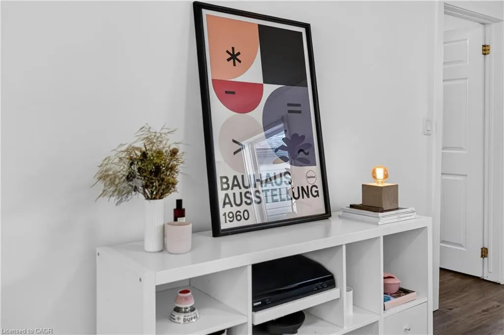225 Charlton Avenue E