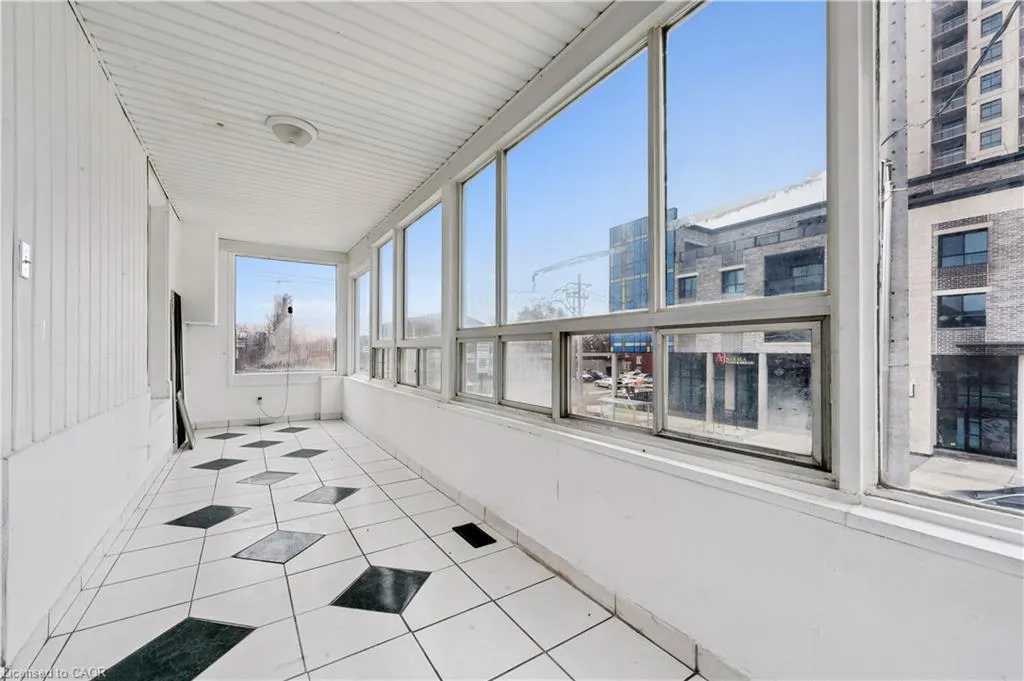 496 King Street E