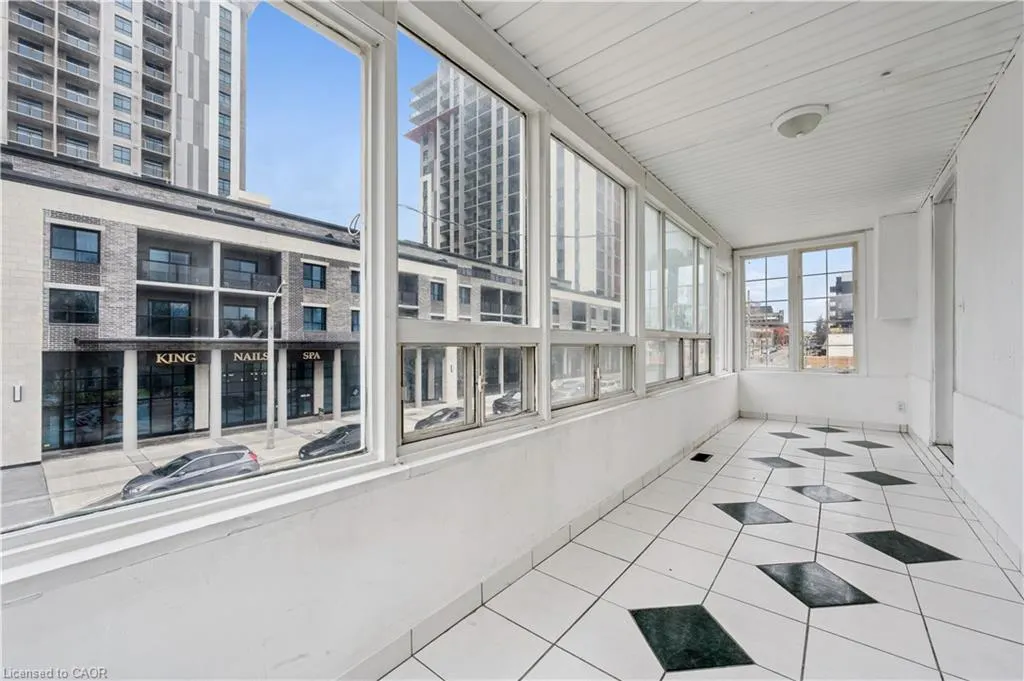496 King Street E