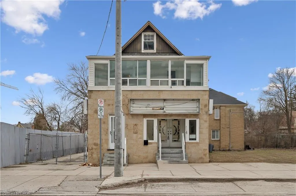 496 King Street E