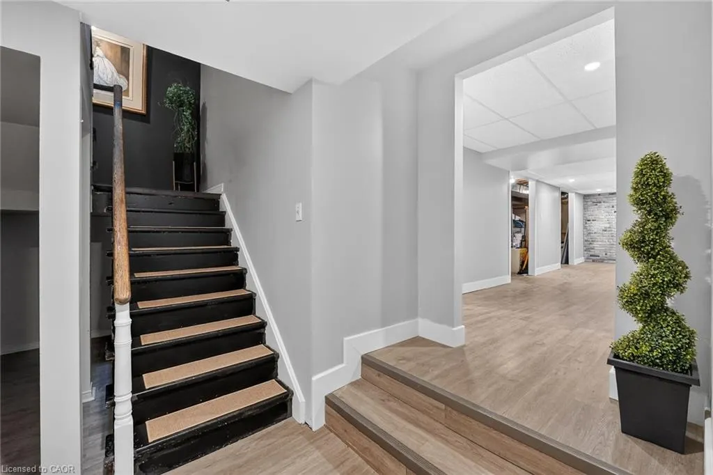 110 Cove Crescent