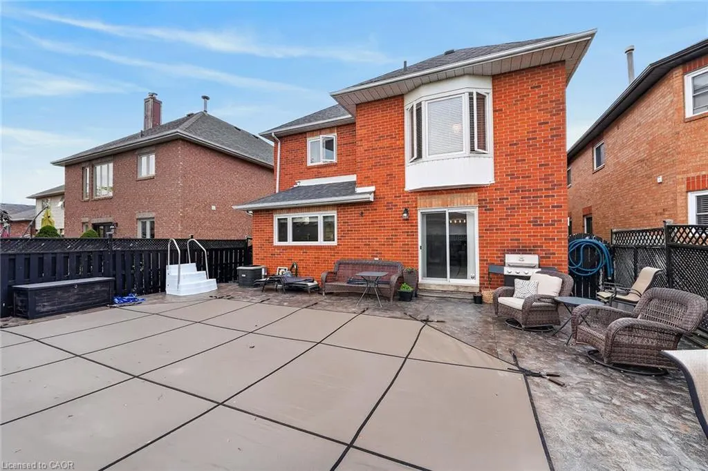 110 Cove Crescent