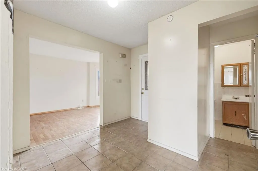 2275 Chapman Court