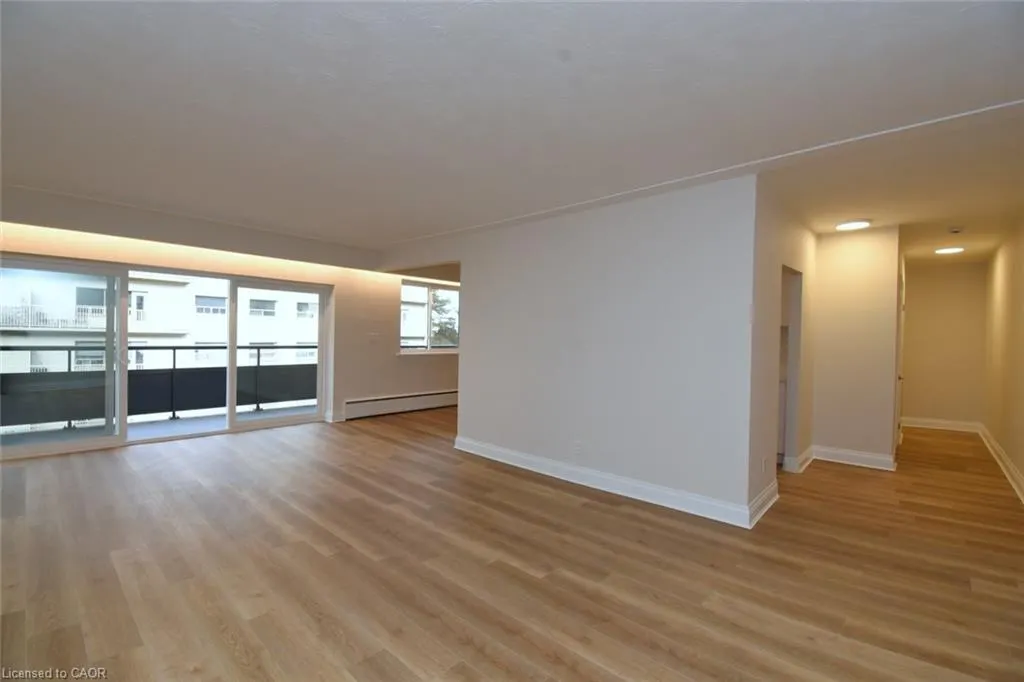 510 Queenston Road #404