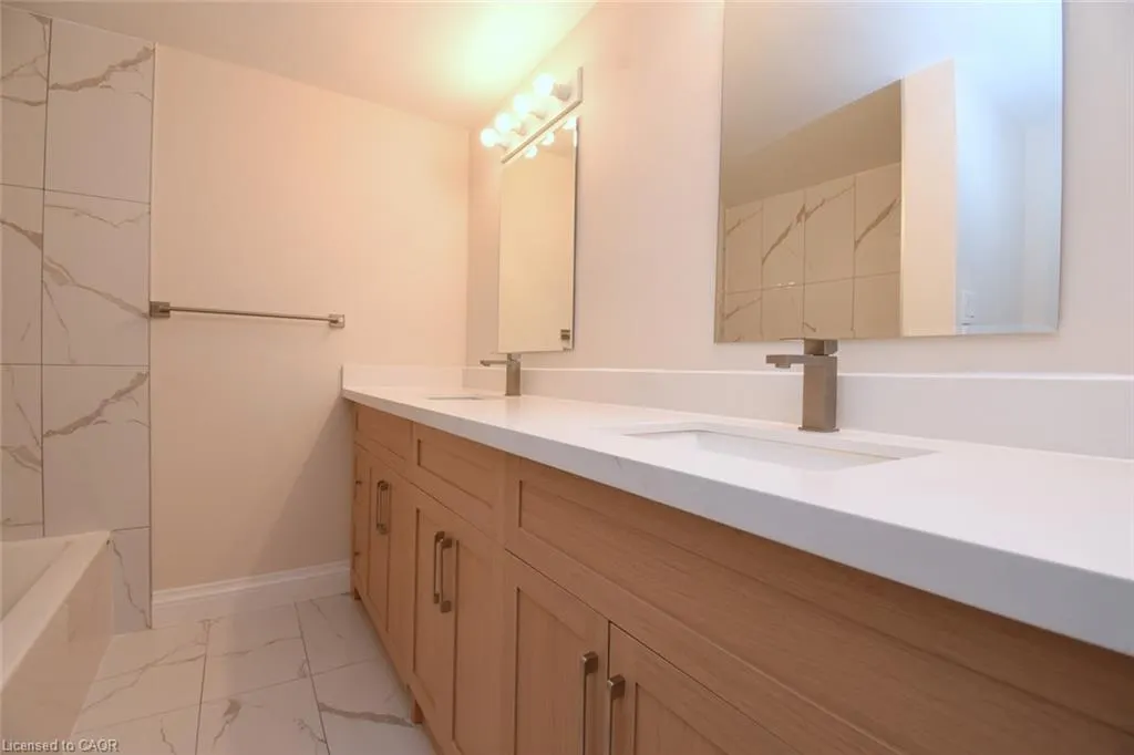 510 Queenston Road #404