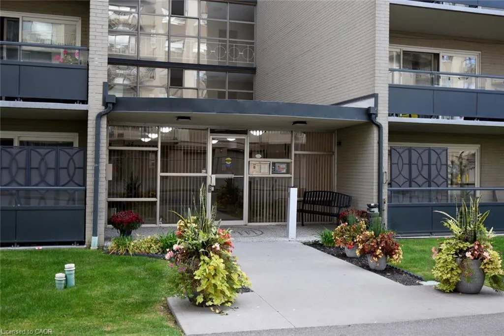 510 Queenston Road #404