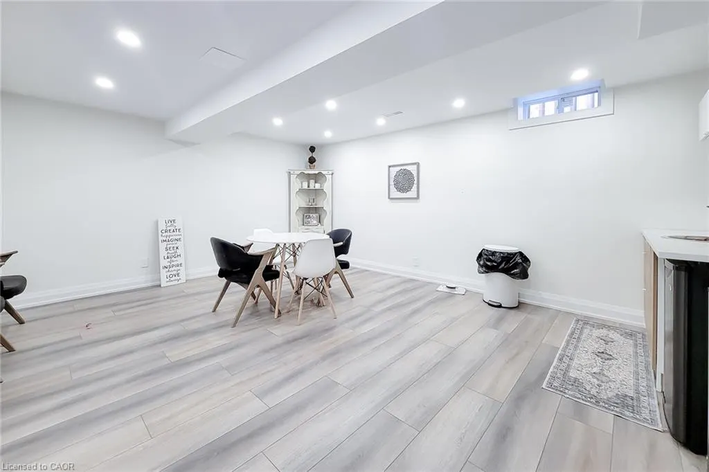 9 Cedarlawn Court