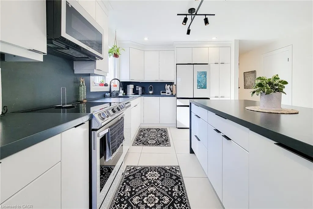9 Cedarlawn Court