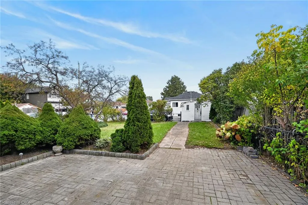 747 Rennie Street