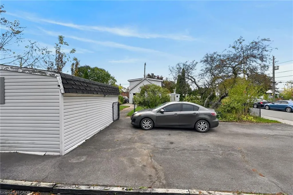 747 Rennie Street