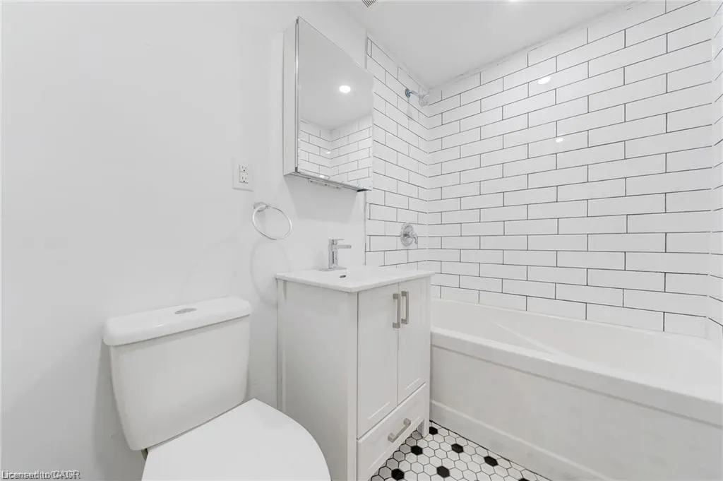 312 Aberdeen Avenue #1