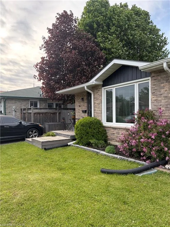 16 Maple Crescent #2