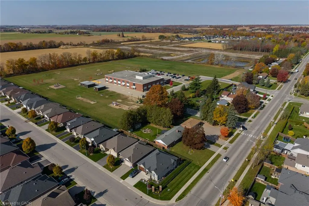 98 Sanders Crescent