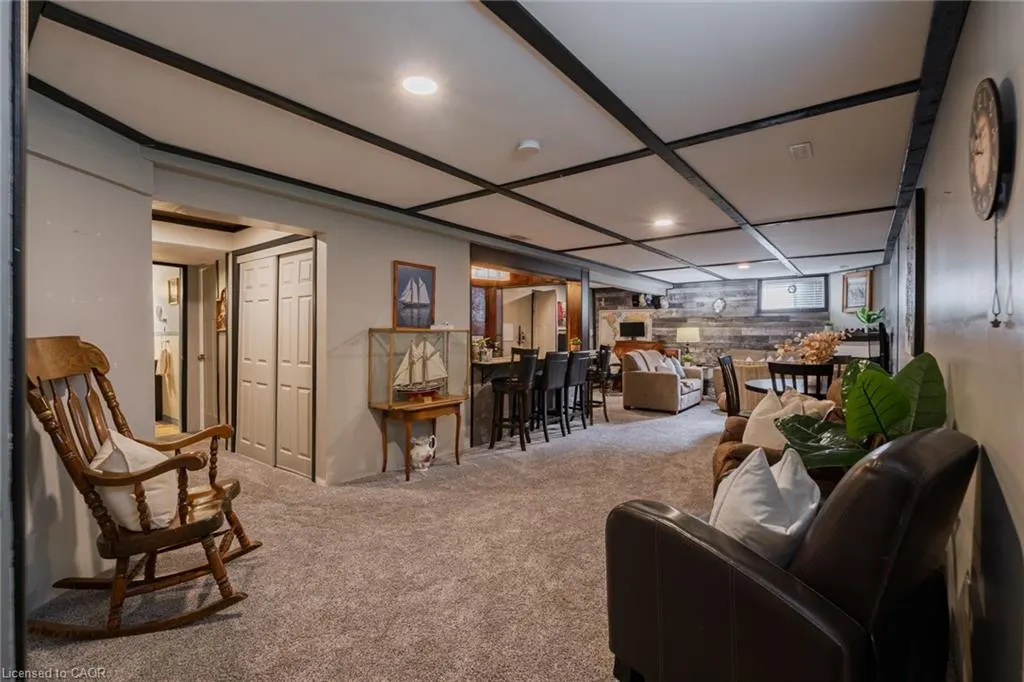 98 Sanders Crescent
