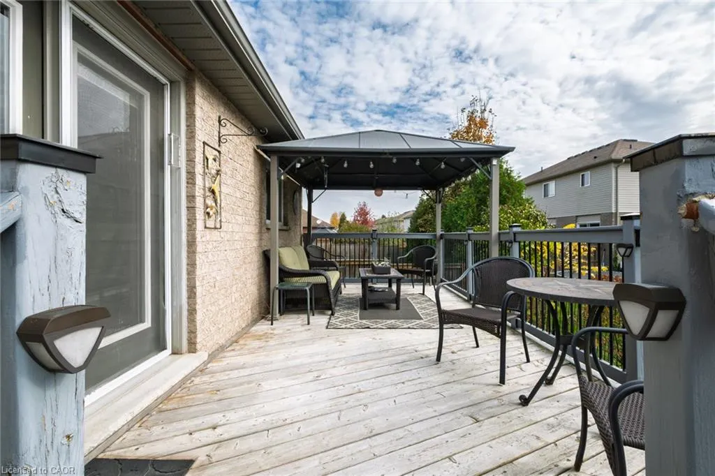 98 Sanders Crescent