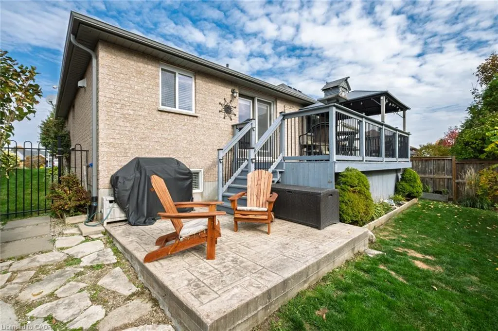 98 Sanders Crescent