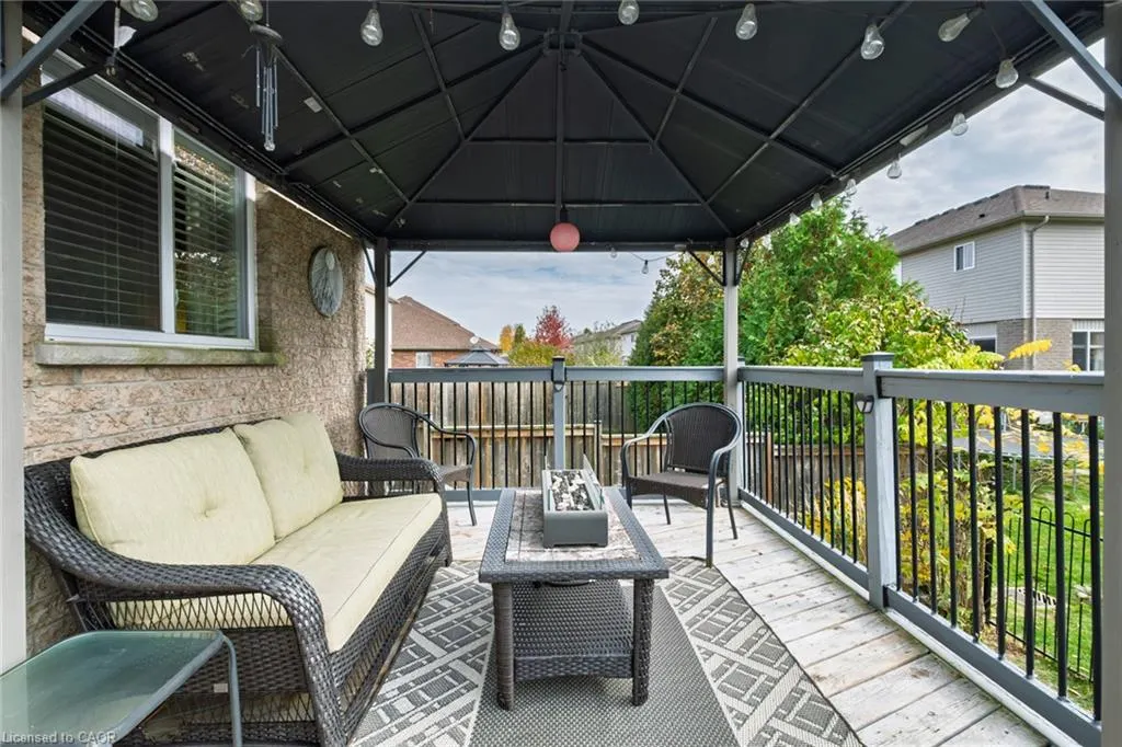 98 Sanders Crescent