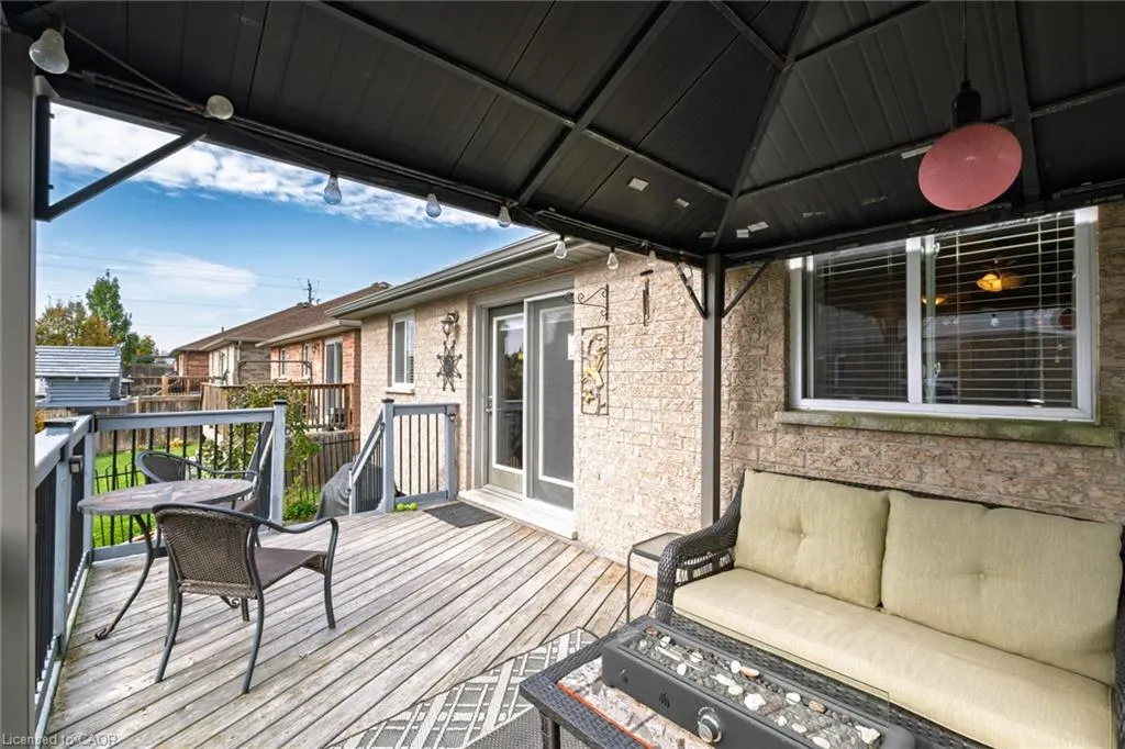 98 Sanders Crescent