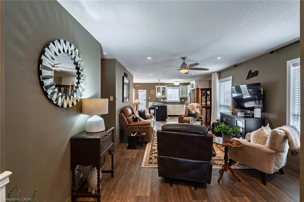 98 Sanders Crescent