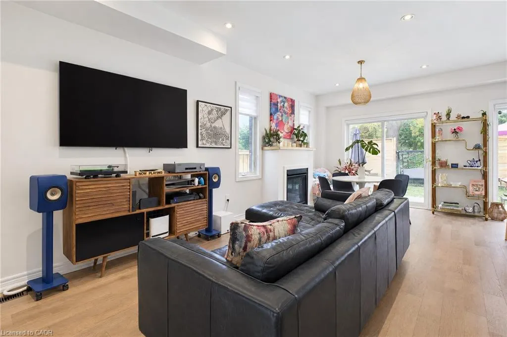60 Starling Drive