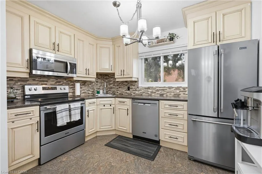 162 Jansen Avenue #26