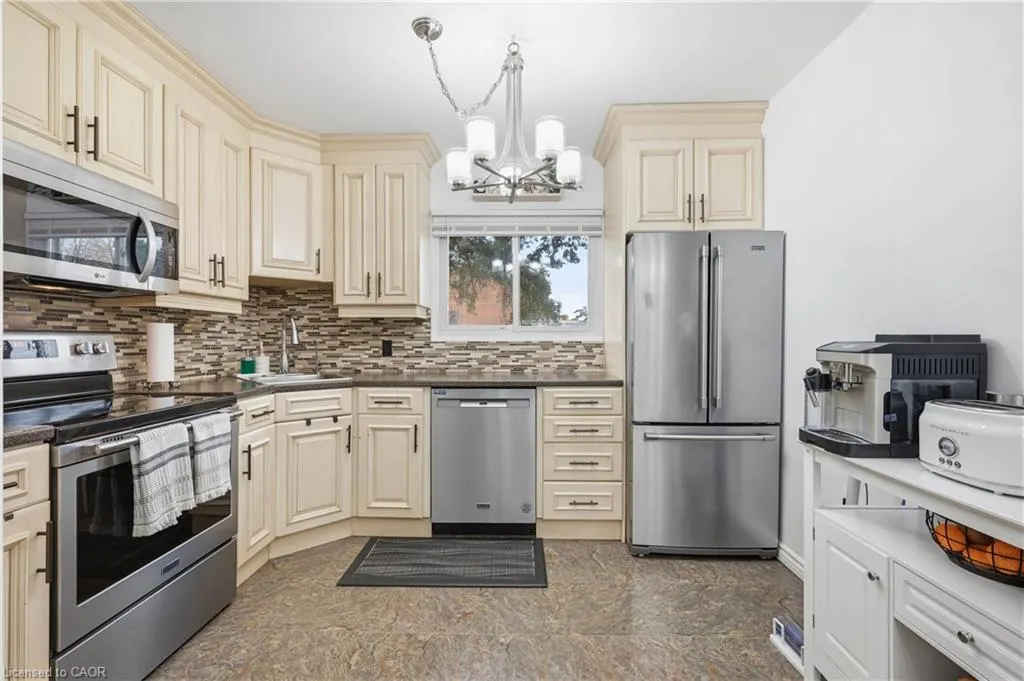 162 Jansen Avenue #26