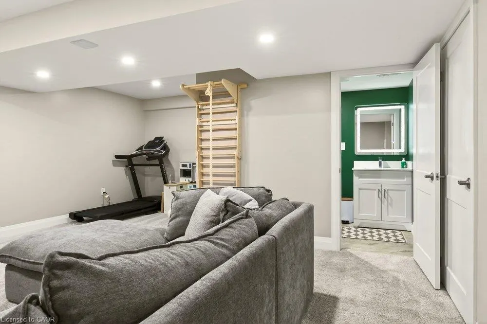 74 Bobolink Road