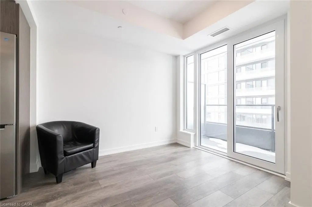 15 Wellington Street S #601