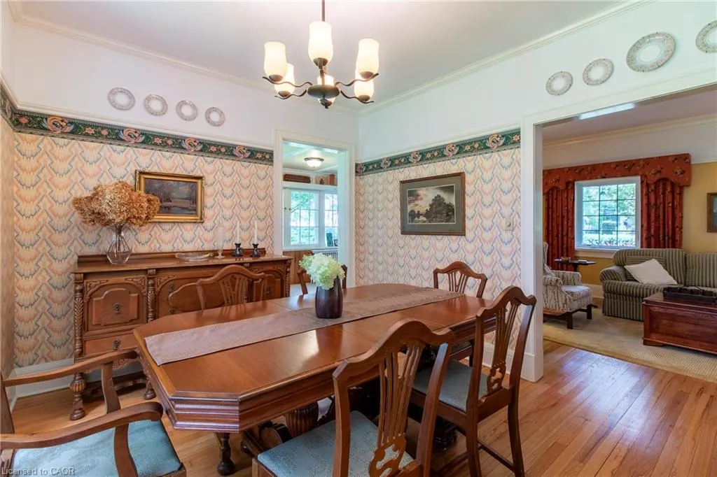 312 Nelson Street W