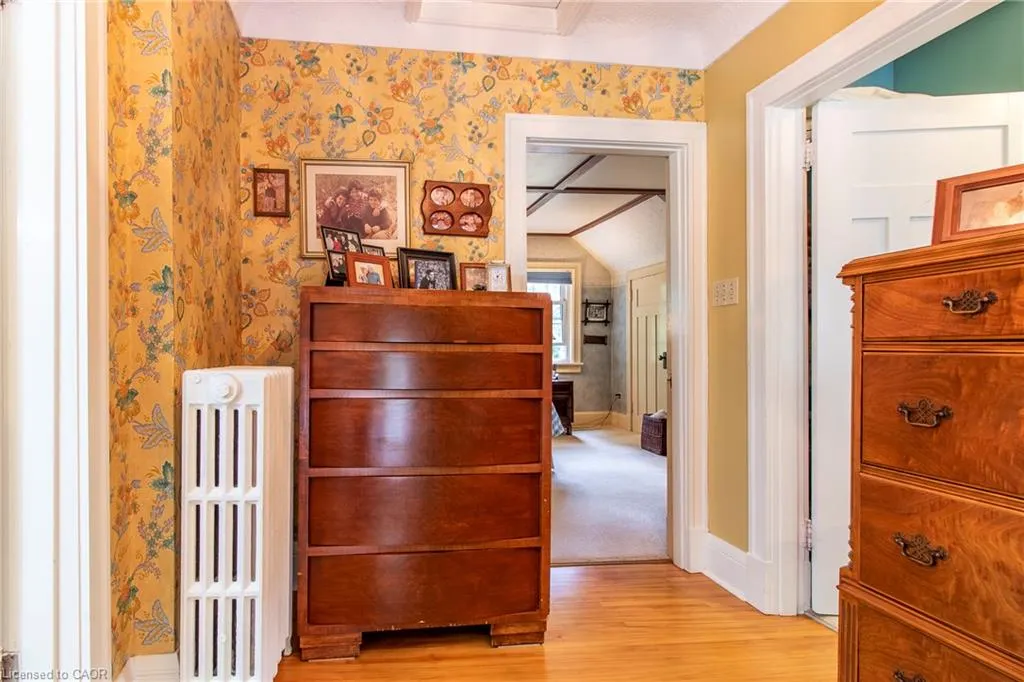 312 Nelson Street W