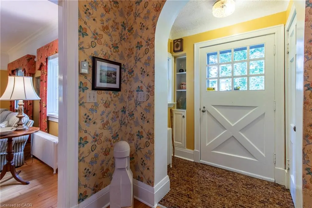 312 Nelson Street W