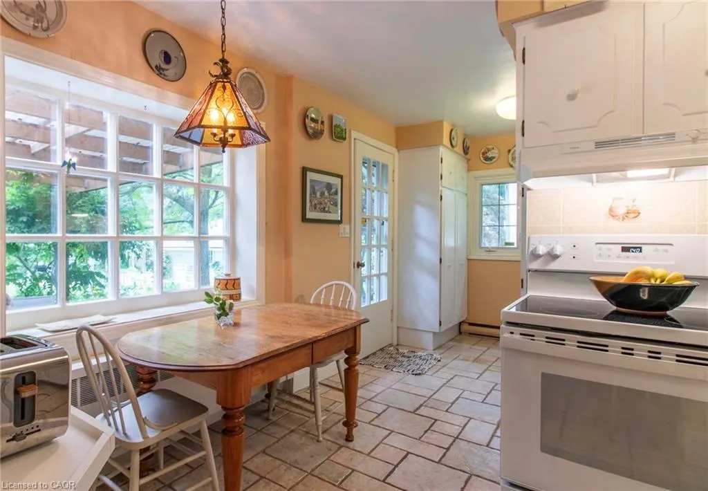 312 Nelson Street W