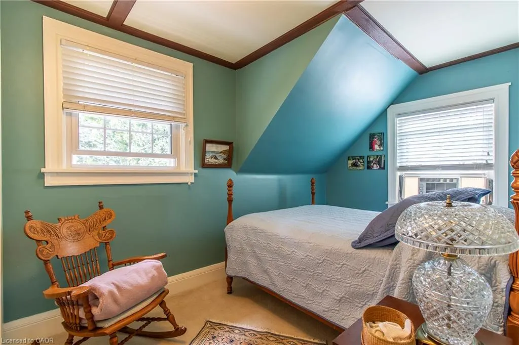 312 Nelson Street W