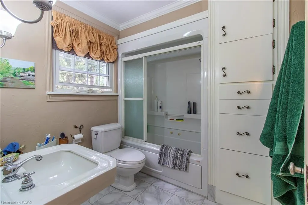 312 Nelson Street W