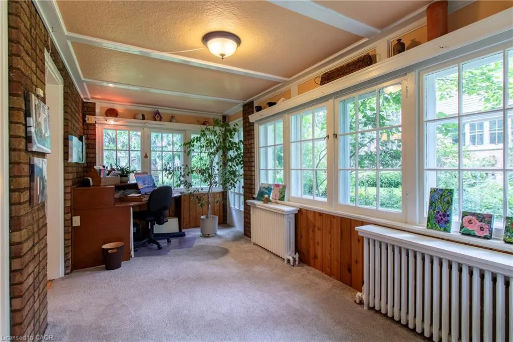 312 Nelson Street W