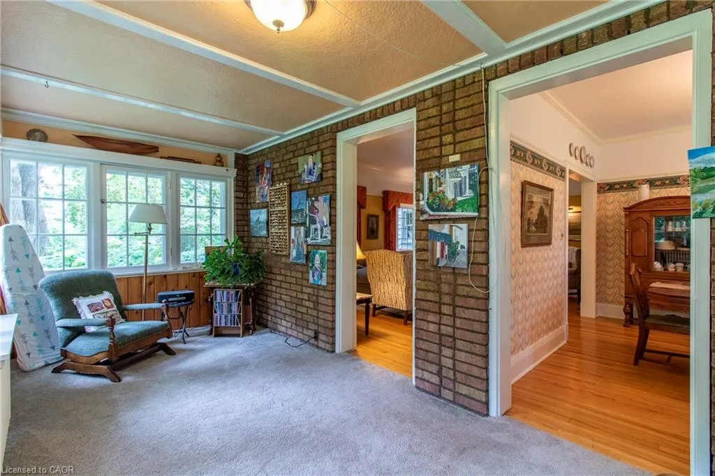 312 Nelson Street W